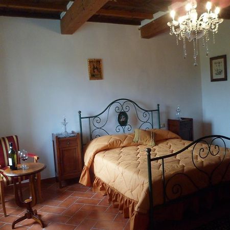 La Fiera Vecchia Apartments Meleto Стая снимка