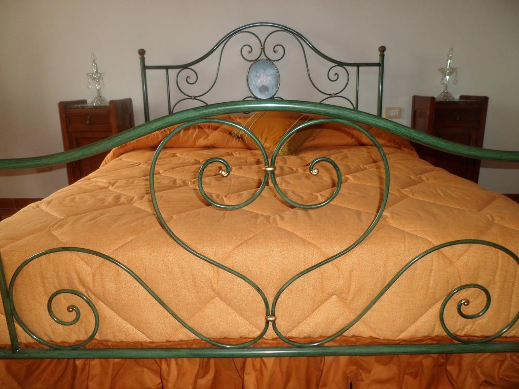 La Fiera Vecchia Apartments Meleto Стая снимка