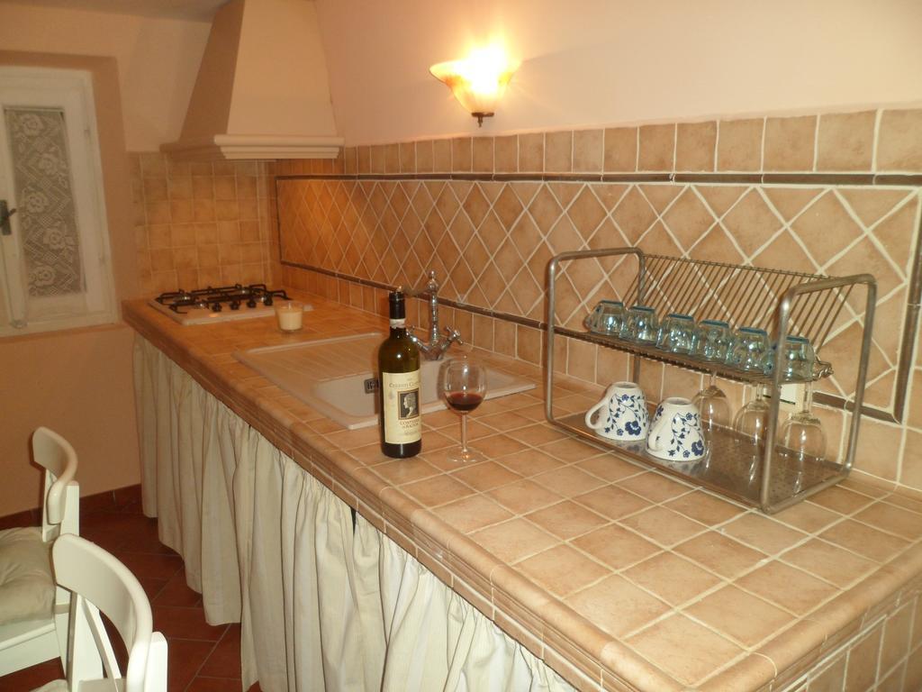 La Fiera Vecchia Apartments Meleto Стая снимка